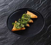 Пирожки харумаки с курицей и креветкой