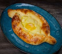 Хачапури по-аджарски с курицей