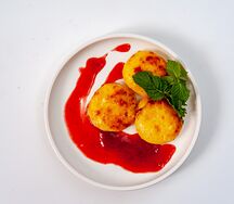 Сырники с клубничным соусом