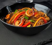 Вок с морепродуктами 