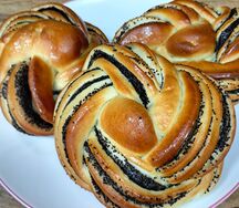 Булочка с маком