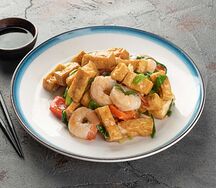 Тофу жареный с зелёным луком и креветками