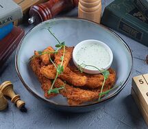 Куриные стрипсы с чесночным соусом