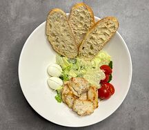 Салат цезарь с курицей 