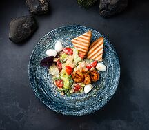 Салат Цезарь с креветками