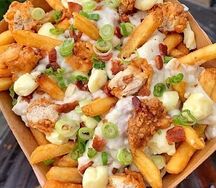 Френч-фри с курицей и овощами