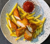 Куриные наггетсы с картофелем фри