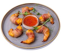 Креветки с беконом и сыром чеддер