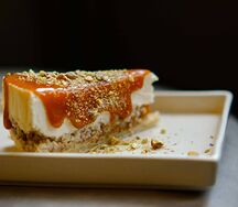 Чизкейк пахлава с фисташкой и карамелью