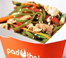 Курица в соусе карри со шпинатной лапшой
