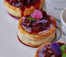 Сырники с маринованной вишней