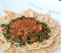 Паста Фарфалле с соусом Болоньезе