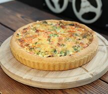 Норвежский пирог с красной рыбой и брокколи на песочном тесте