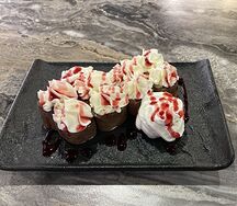 Сладкий ролл с киви и манго