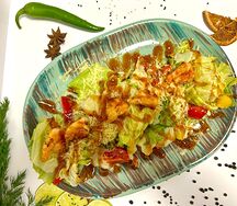 Салат с креветками и манго
