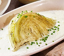 Стейк из капусты с трюфельным соусом