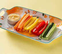 Овощные палочки с сырным соусом