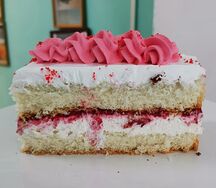 Пирожное Йогурт с клубникой