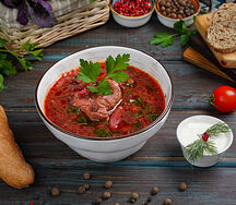 Борщ с мясом и сметаной