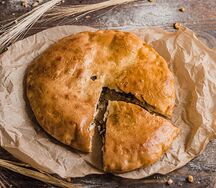 Осетинский пирог с мясом и сыром