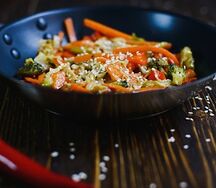 Wok лапша с овощами