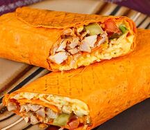 Шаурма в сырном лаваше с курицей