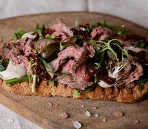 Брускетта Vitello tonatto