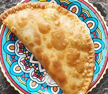 Чебурек с курицей, сыром и грибами