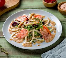 Салат с кальмаром гриль