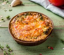 Киш с лососем и шпинатом