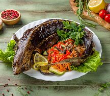 Стерлядь, запеченная с овощами гриль