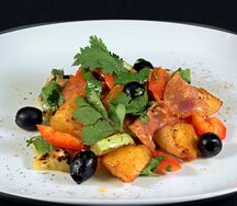 Салат Чоризо с картофелем и овощами