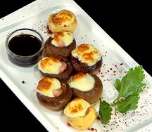 Шампиньоны с креветками и сыром
