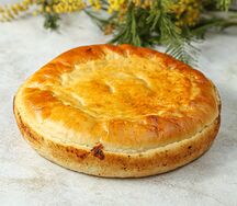 Дрожжевой пирог с рыбой и рисом