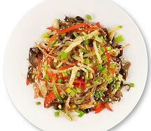 Салат стеклянная лапша с овощами