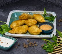 Мини-чебуреки с креветками и снежным крабом