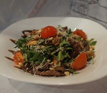 Тёплый салат с говядиной