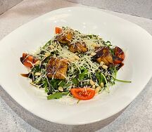Салат из лосося и рукколы