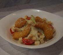 Салат Цезарь с креветками