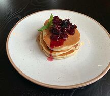 Панкейки с вареньем