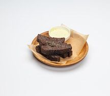 Филе бородинского хлеба с чесночным маслом