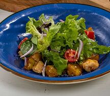 Салат с сочным баклажаном и курицей