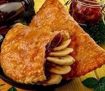 Чебурек с джемом и бананом