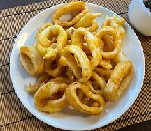 Кольца кальмара, жаренные в кляре