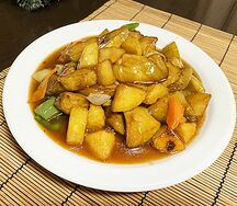 Баклажан жаренный с картофелем и сладким перцем