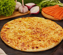 Пирог с лососем и луком