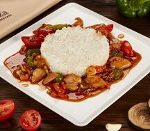 Wok с рисом, курицей и соусом Терияки