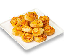 Рулетики с колбаской и сыром