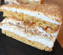 Торт морковный с чизкейком и карамелью
