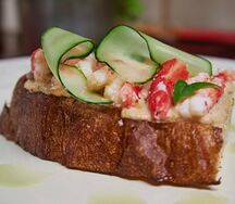 С крабом и ореховым соусом 